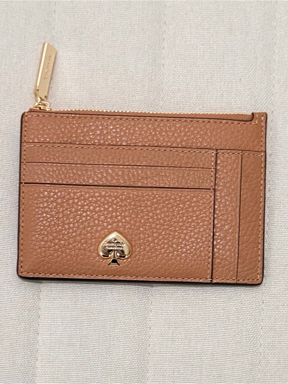 🆕Kate Spade Tan Pebbled Leather Card Holder with Gold Spade Logo